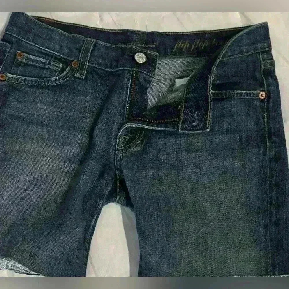 7 for all Mankind cutoff shorts; Size: 27.  Flip flop boot cut RN#115561